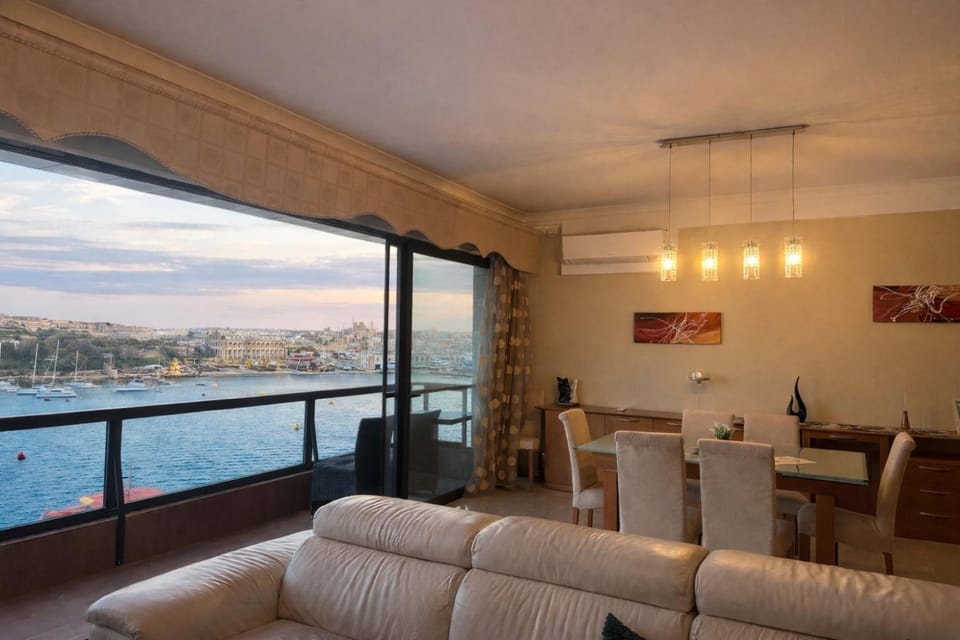 Breathtaking Valletta Harbour View - Exclusive Apartment in Sliema