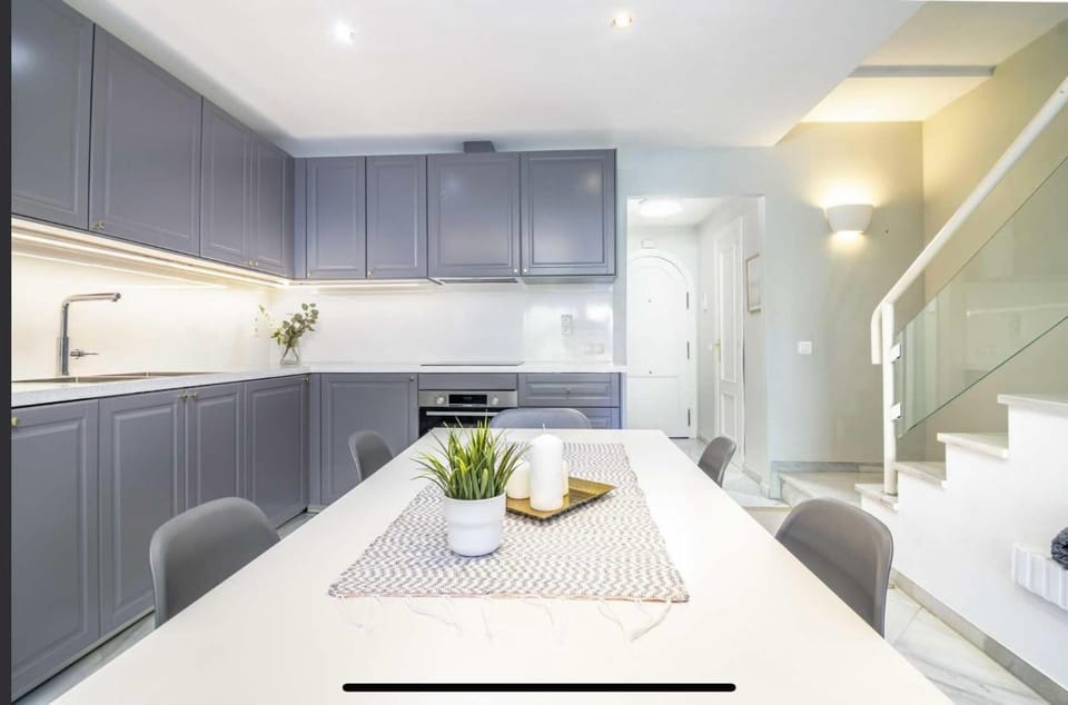 Property building, Kitchen or kitchenette, Living room