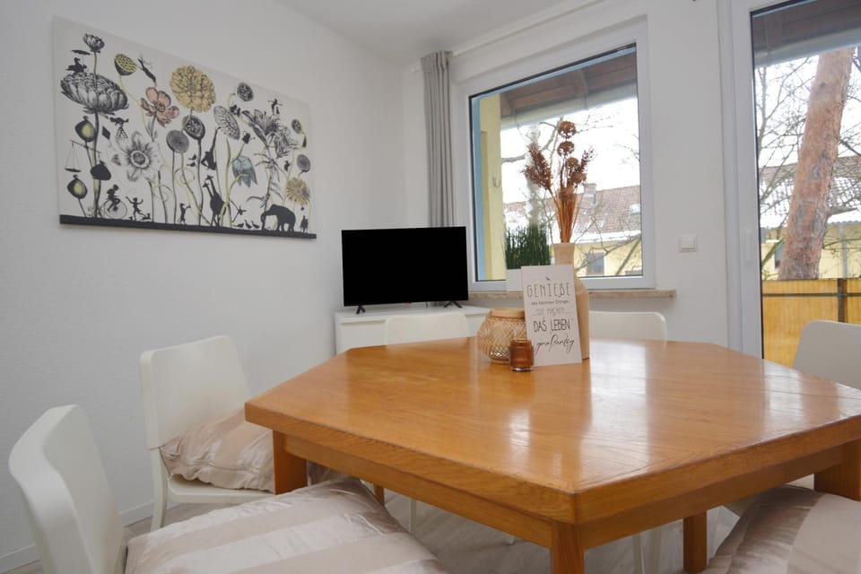 Seating area, Bedroom