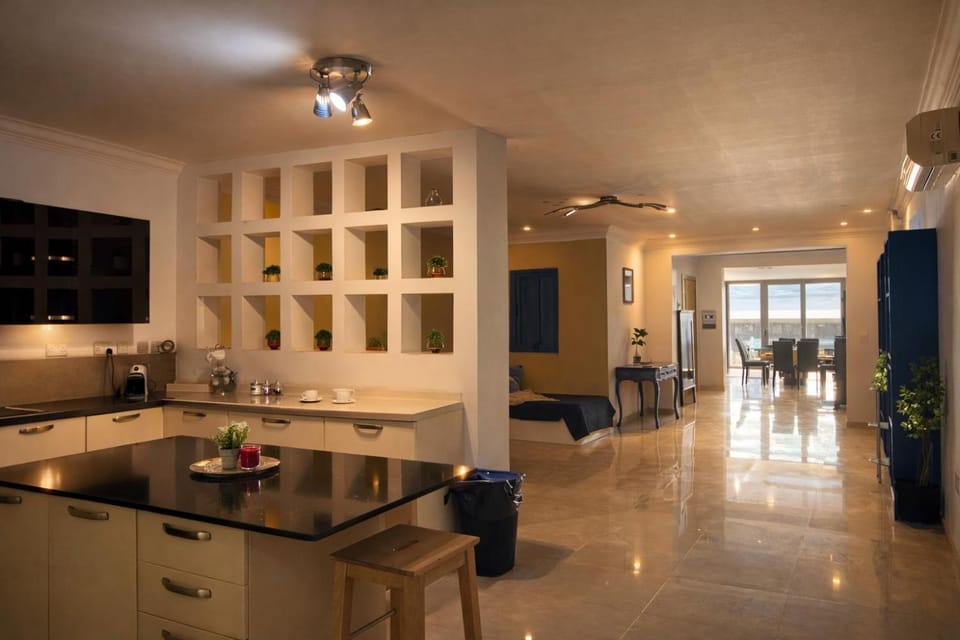 Kitchen or kitchenette, Living room