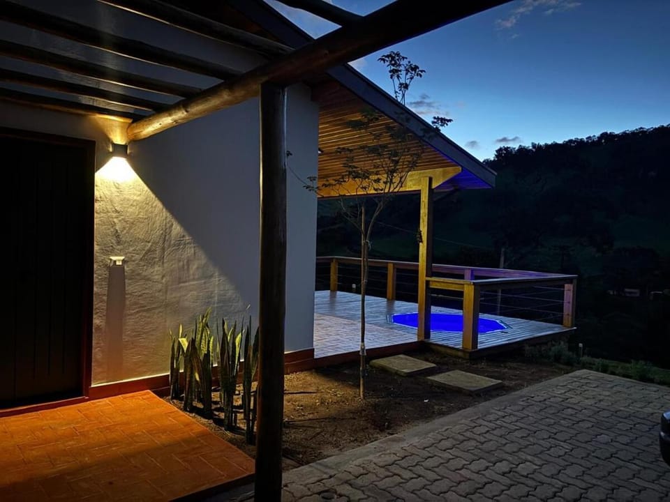 Aura dos Ipês House in State of São Paulo