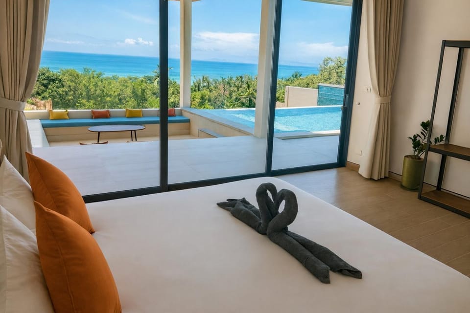 Photo of the whole room, Sea view, Swimming pool