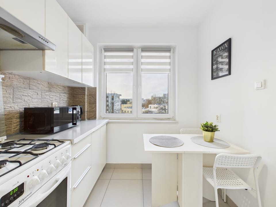 Dining area, microwave, oven, kitchen