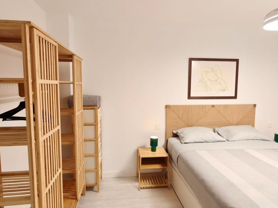 Bed, Bedroom, towels, wardrobe