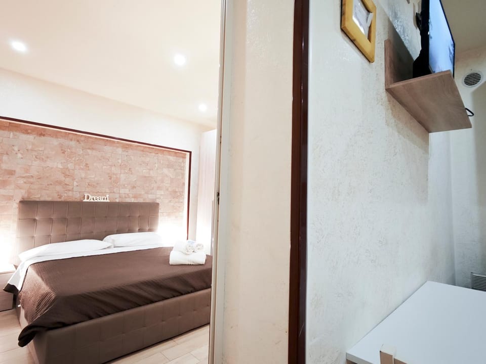 Under Dante Apartment in Bari