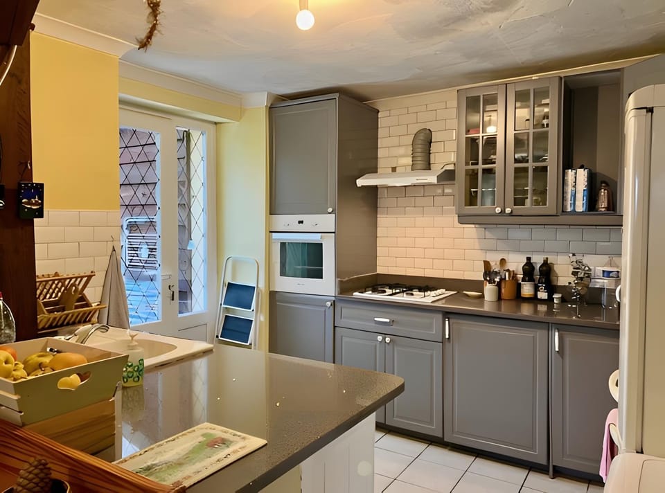 Kitchen or kitchenette, Living room