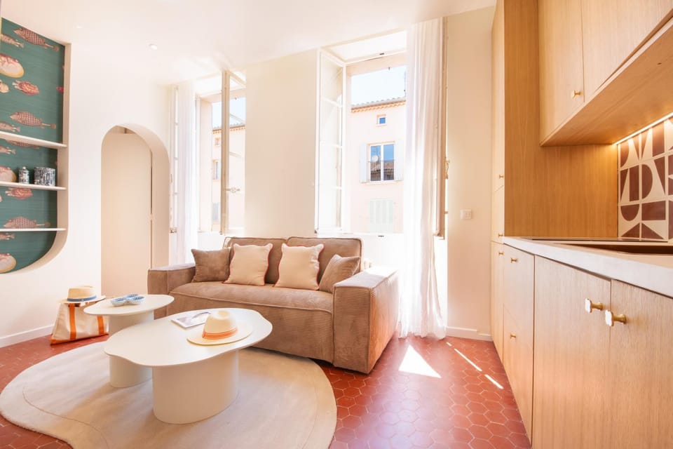 Kitchen or kitchenette, Seating area