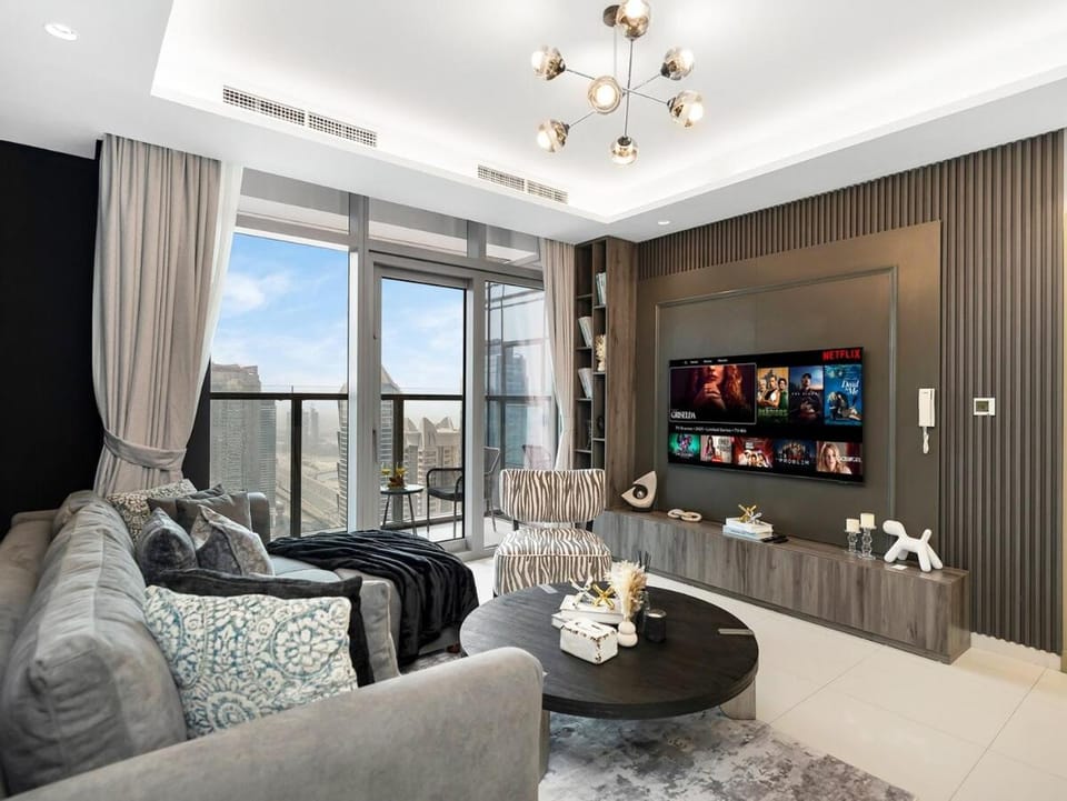 TV and multimedia, Living room, Seating area, Evening entertainment