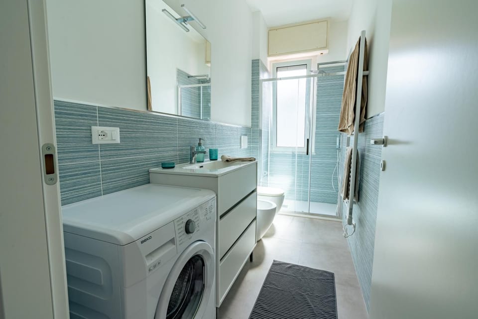 Bathroom, washing machine