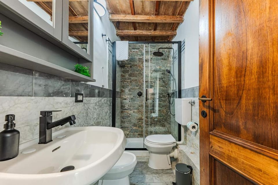 Shower, Toilet, Bathroom