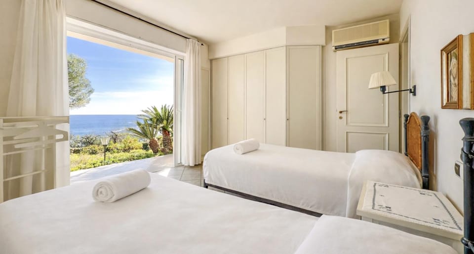 Cap d'Antibes - Villa vue mer panoramique Villa in Antibes