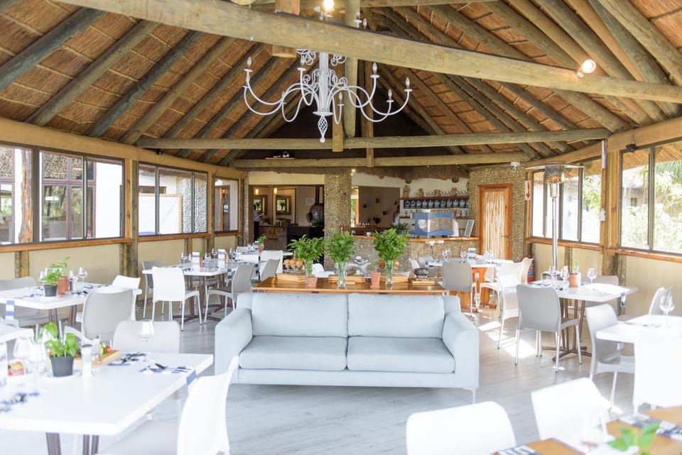 Restaurant/places to eat, Lounge or bar, Banquet/Function facilities