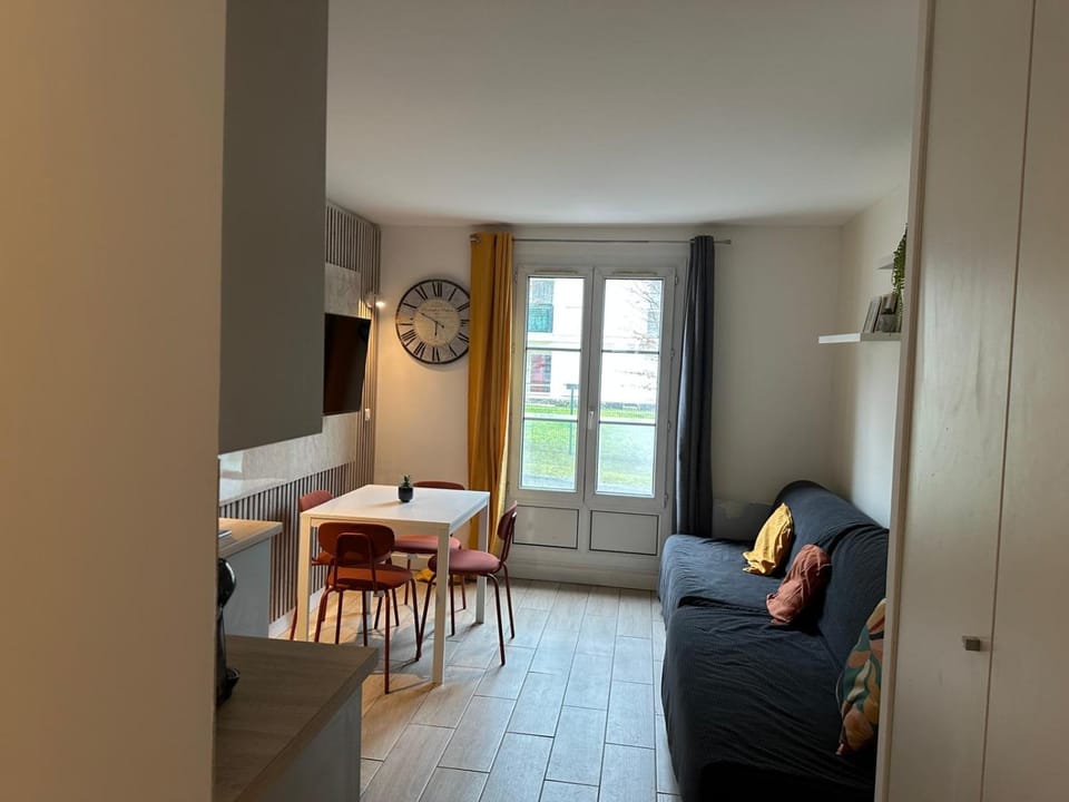 Le Petit Bussy - Proche Disney - 3 min à pied Gare Apartment in Bussy-Saint-Georges