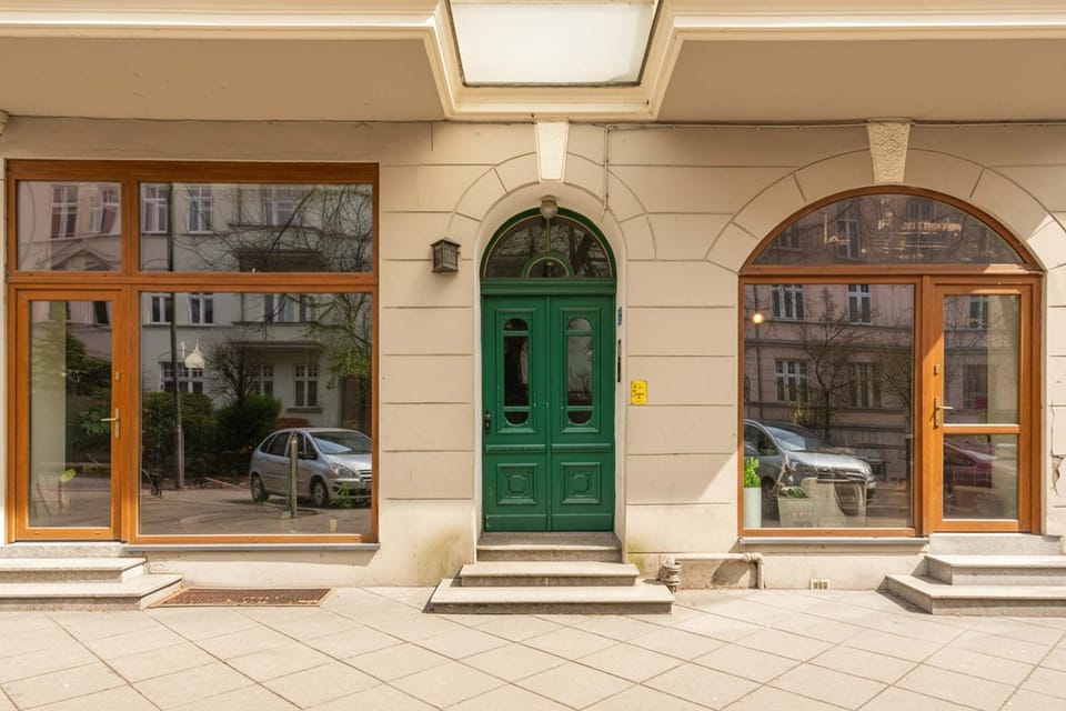 Property building, Facade/entrance, Day