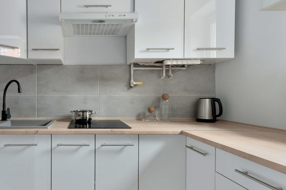 Coffee/tea facilities, Kitchen or kitchenette, stove