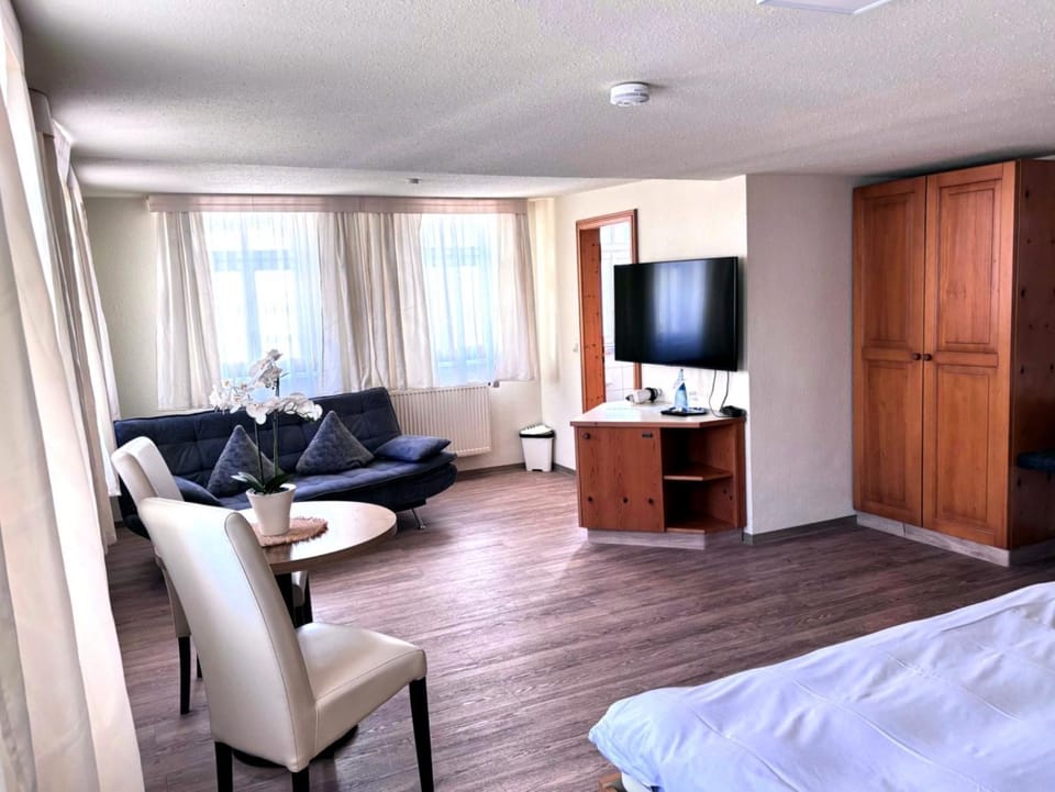 Living room, Photo of the whole room