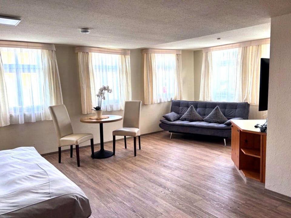Photo of the whole room, Seating area