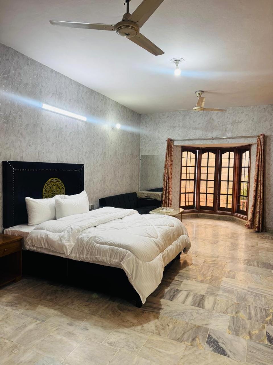 Hotel living spot Hotel in Lahore