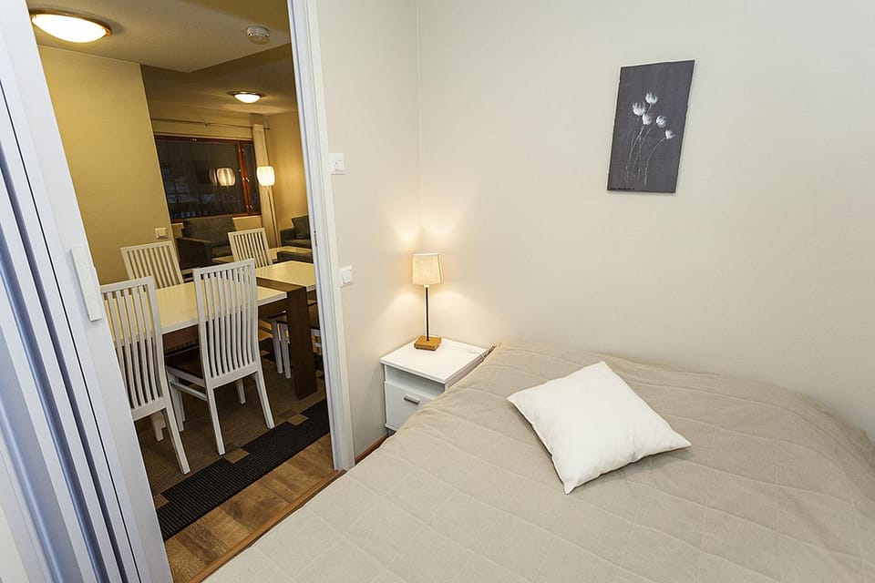 Bed, Photo of the whole room, Dining area