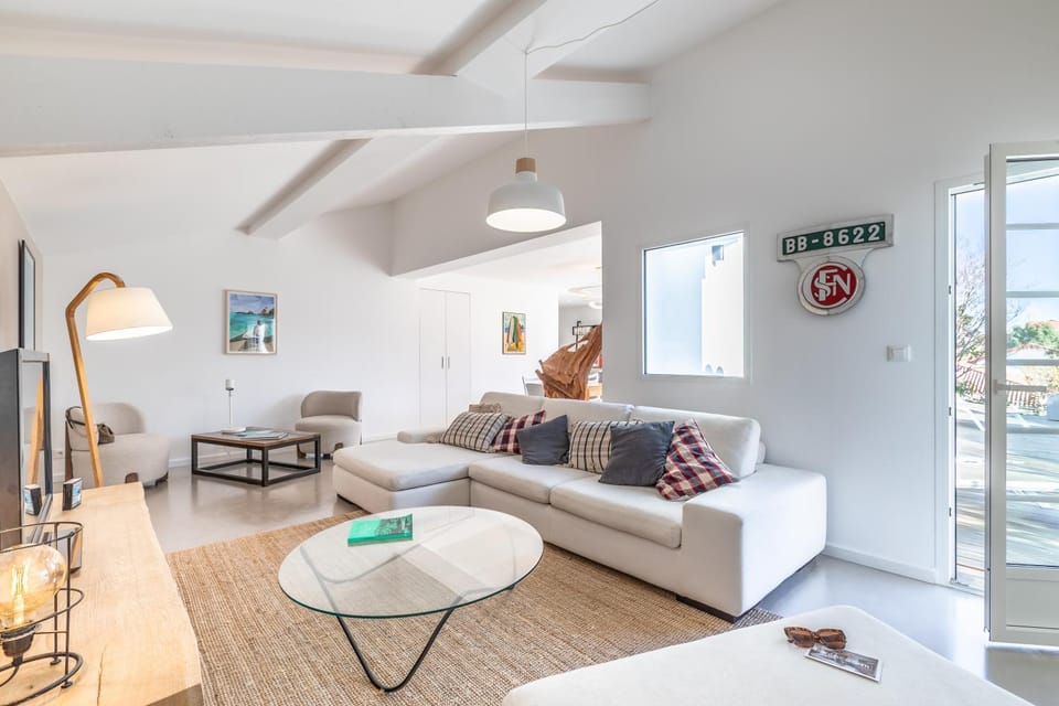 Living room, Seating area