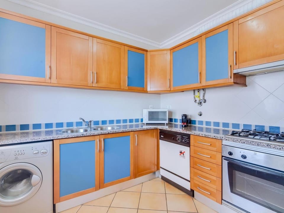 Colina Beach Holidays, 2 bdr Apartment Quarteira Apartment in Quarteira