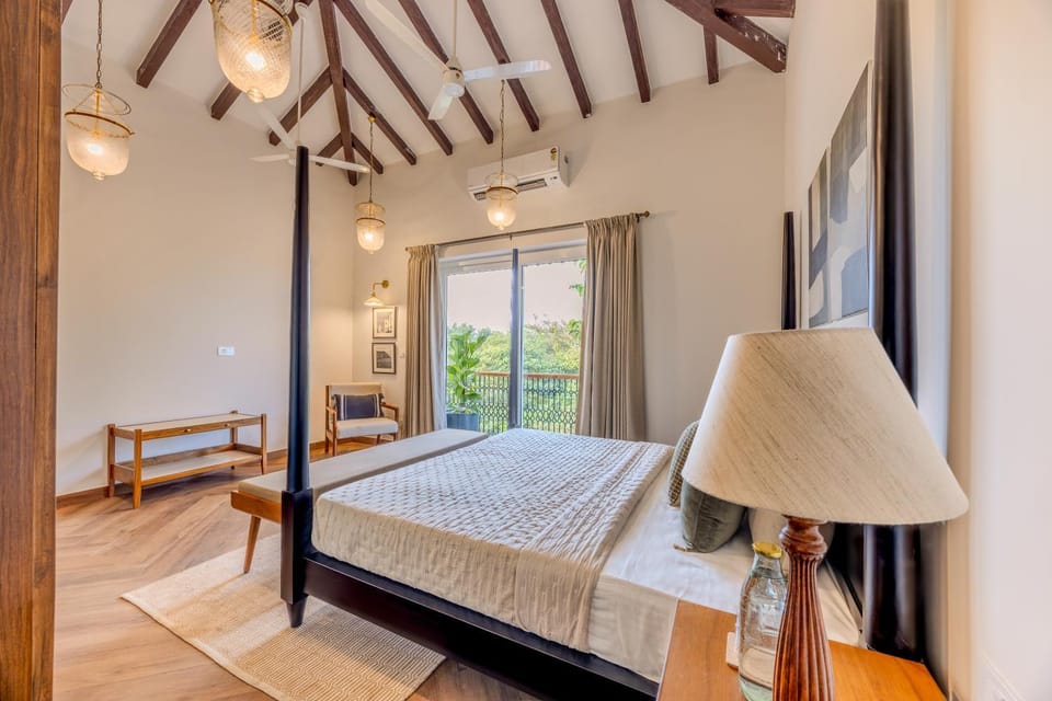 Photo of the whole room, Bedroom