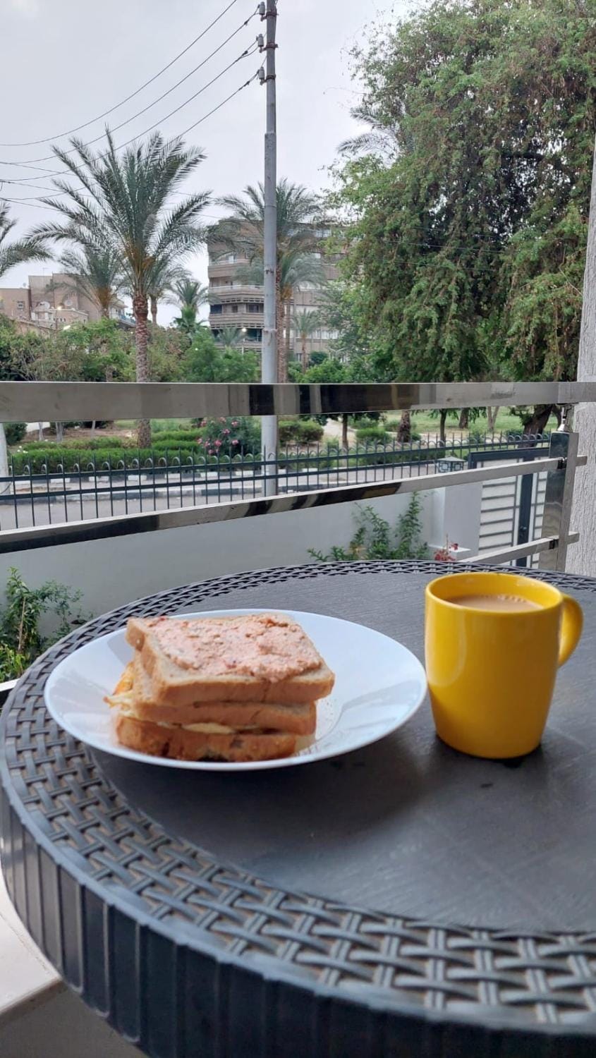 Cozy 2BR Retreat with Green Views, Minutes from the Airport Apartment in Cairo Governorate