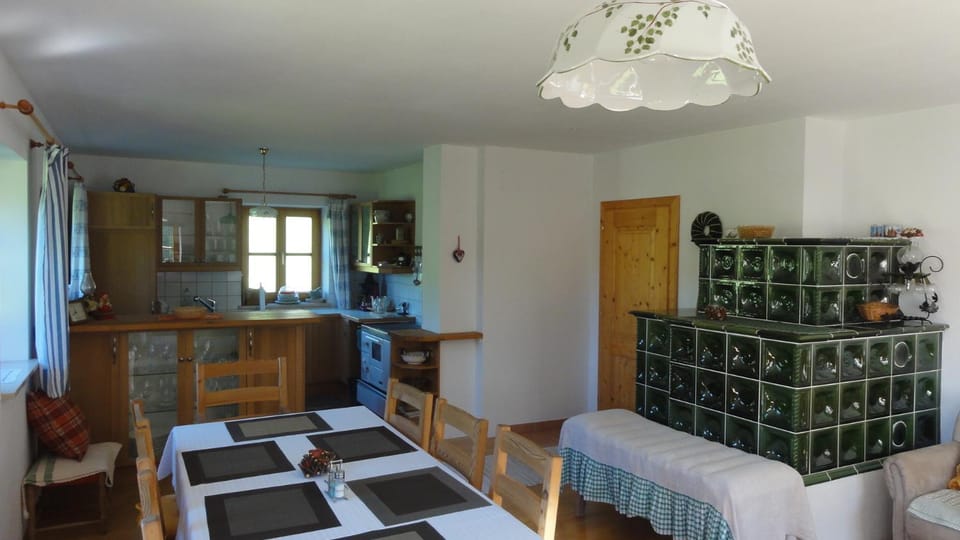 Communal lounge/ TV room, Kitchen or kitchenette, Living room, Dining area