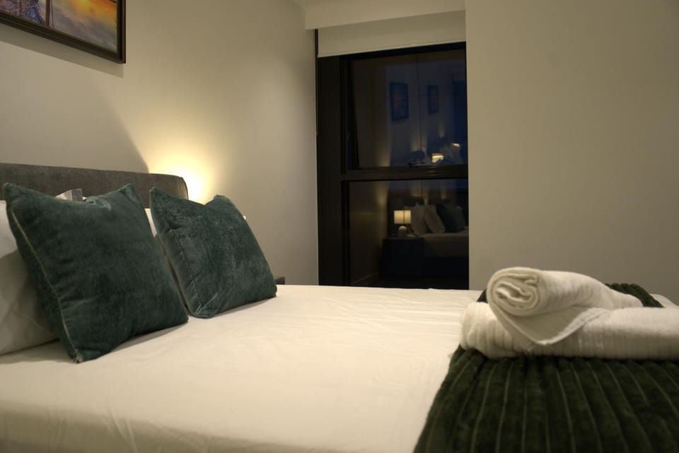 Bed, Photo of the whole room, Bedroom, towels