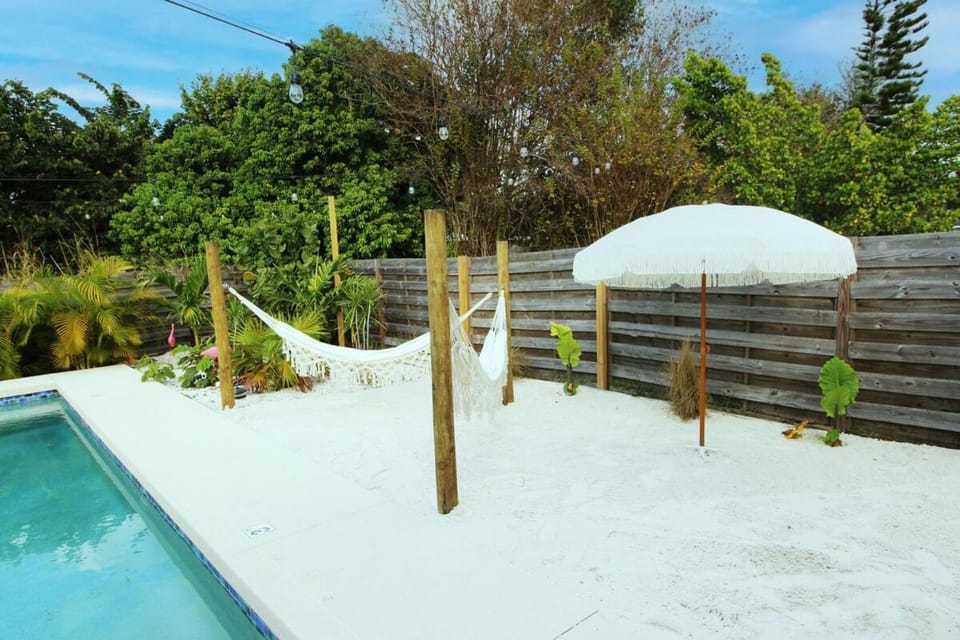 Swimming pool, sunbed