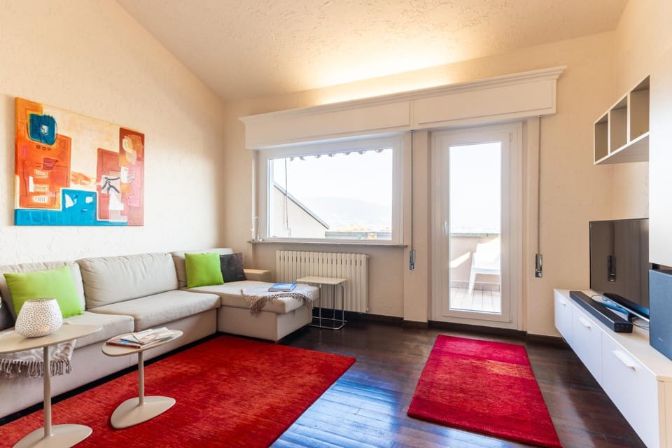 TV and multimedia, Living room, Seating area, Evening entertainment