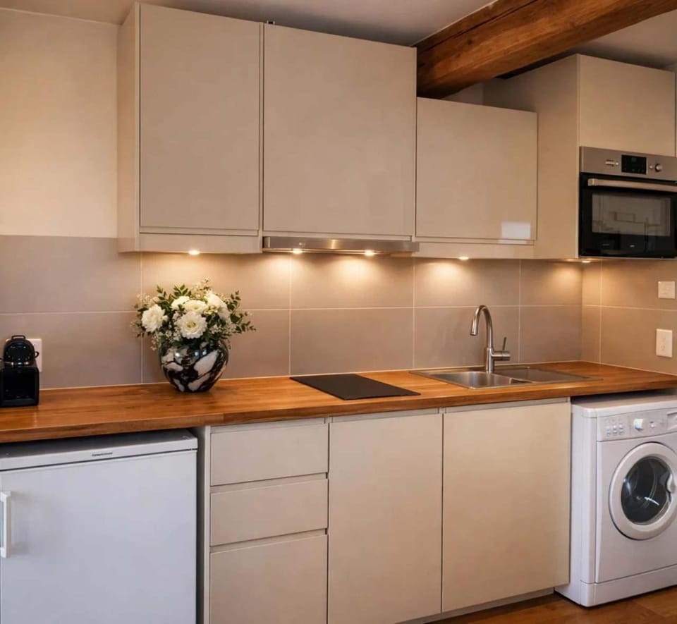Kitchen or kitchenette, dishwasher, oven, stove, washing machine