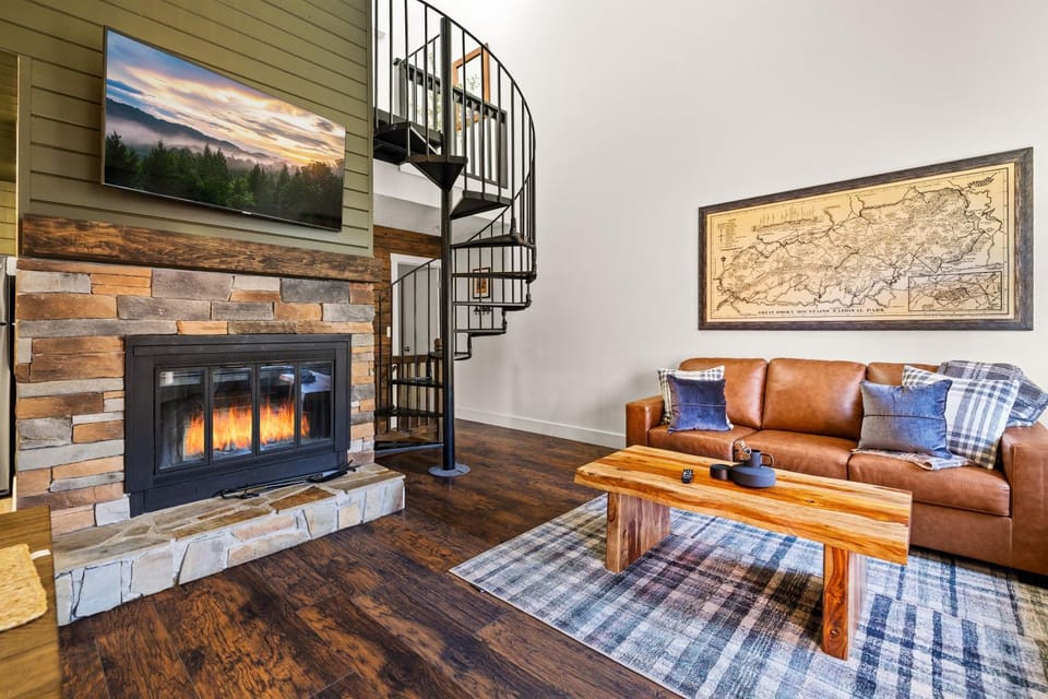 Downtown GatlinburgWalk to Strip3 Bedroom3BathroomPoolMinutes to Anakeesta at Traffic Light #6 House in Gatlinburg
