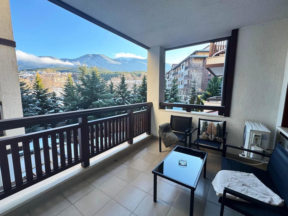 Patio, Day, Natural landscape, View (from property/room), Balcony/Terrace, Living room, Seating area, Dining area, Mountain view