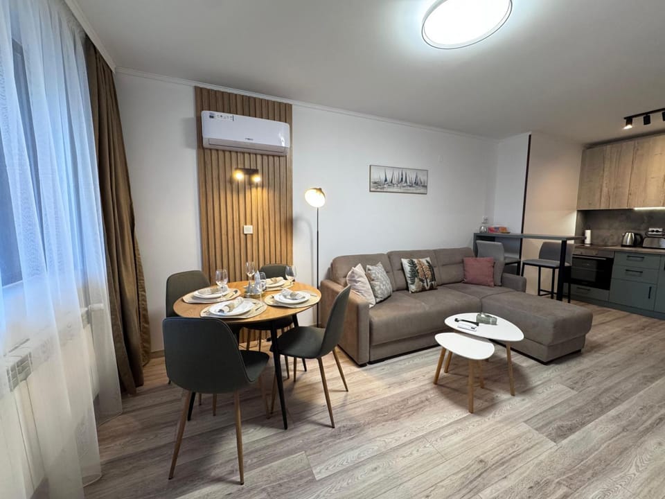 Kitchen or kitchenette, Living room, Seating area, Dining area, minibar, air conditioner