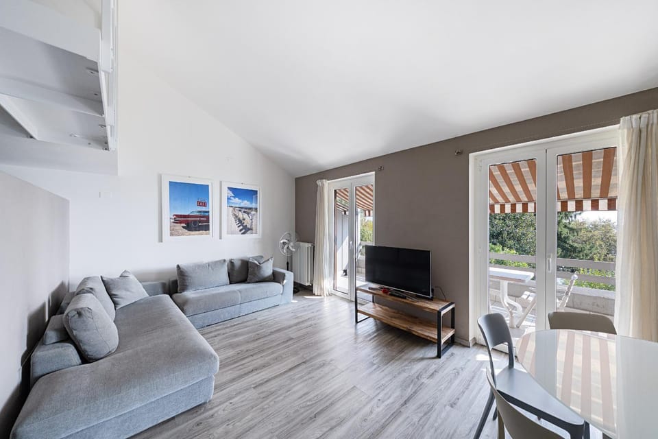 Communal lounge/ TV room, Living room