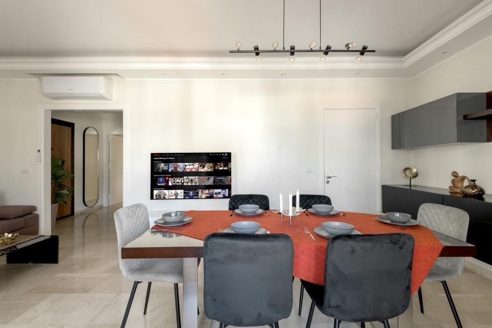 TV and multimedia, Dining area
