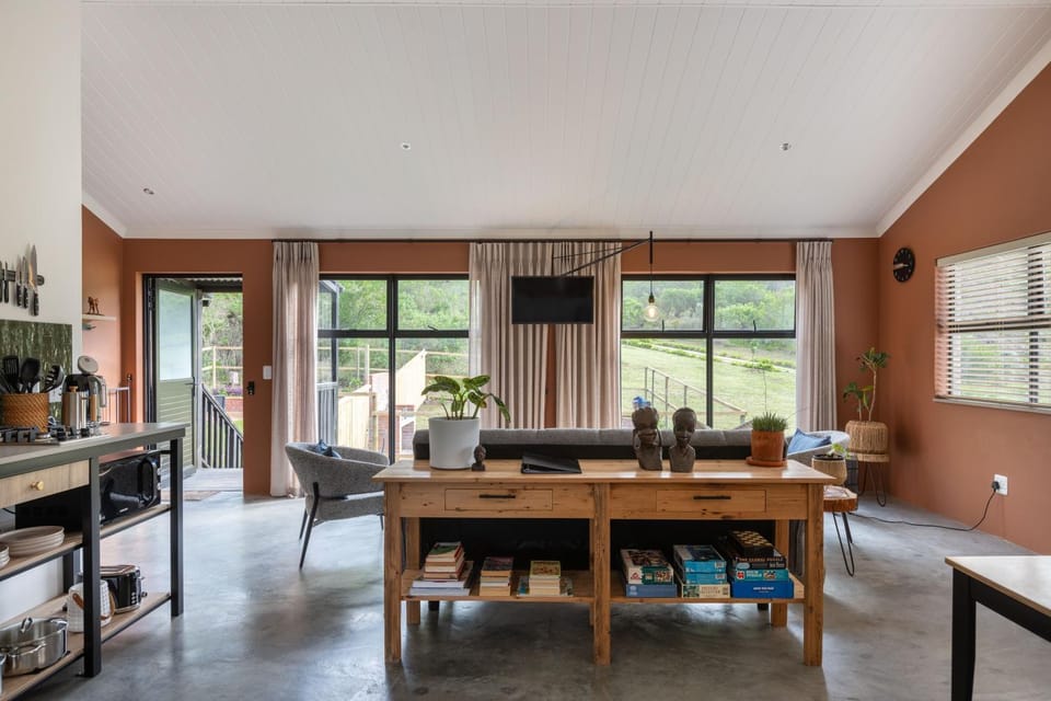 Living room, Decorative detail, Dining area