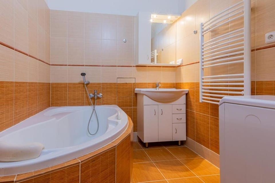 Bathroom, Bath