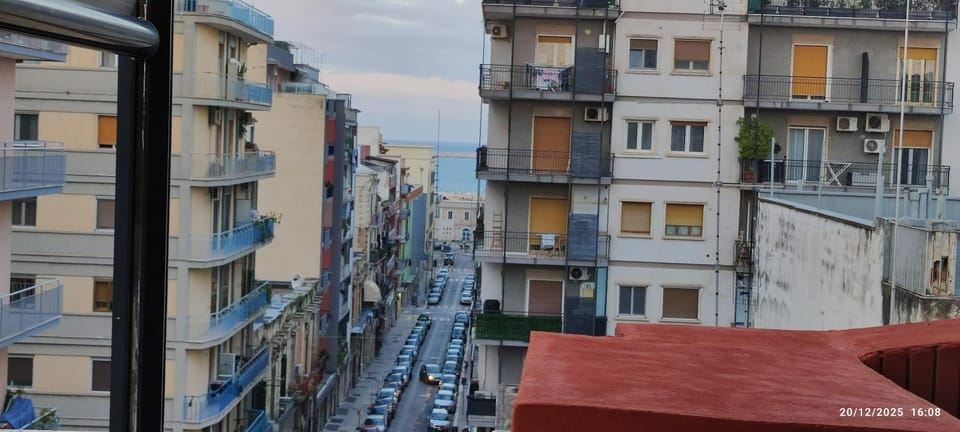 Central flat, top floor, 3 rooms and terrace Apartment in Bari