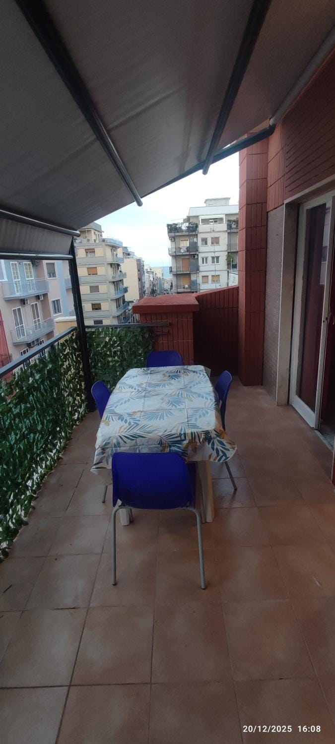 Central flat, top floor, 3 rooms and terrace Apartment in Bari
