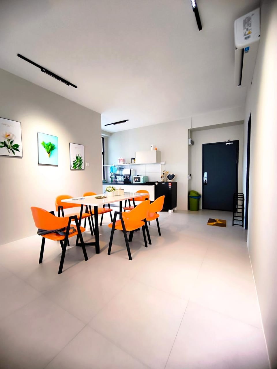 Kitchen or kitchenette, Dining area, air conditioner
