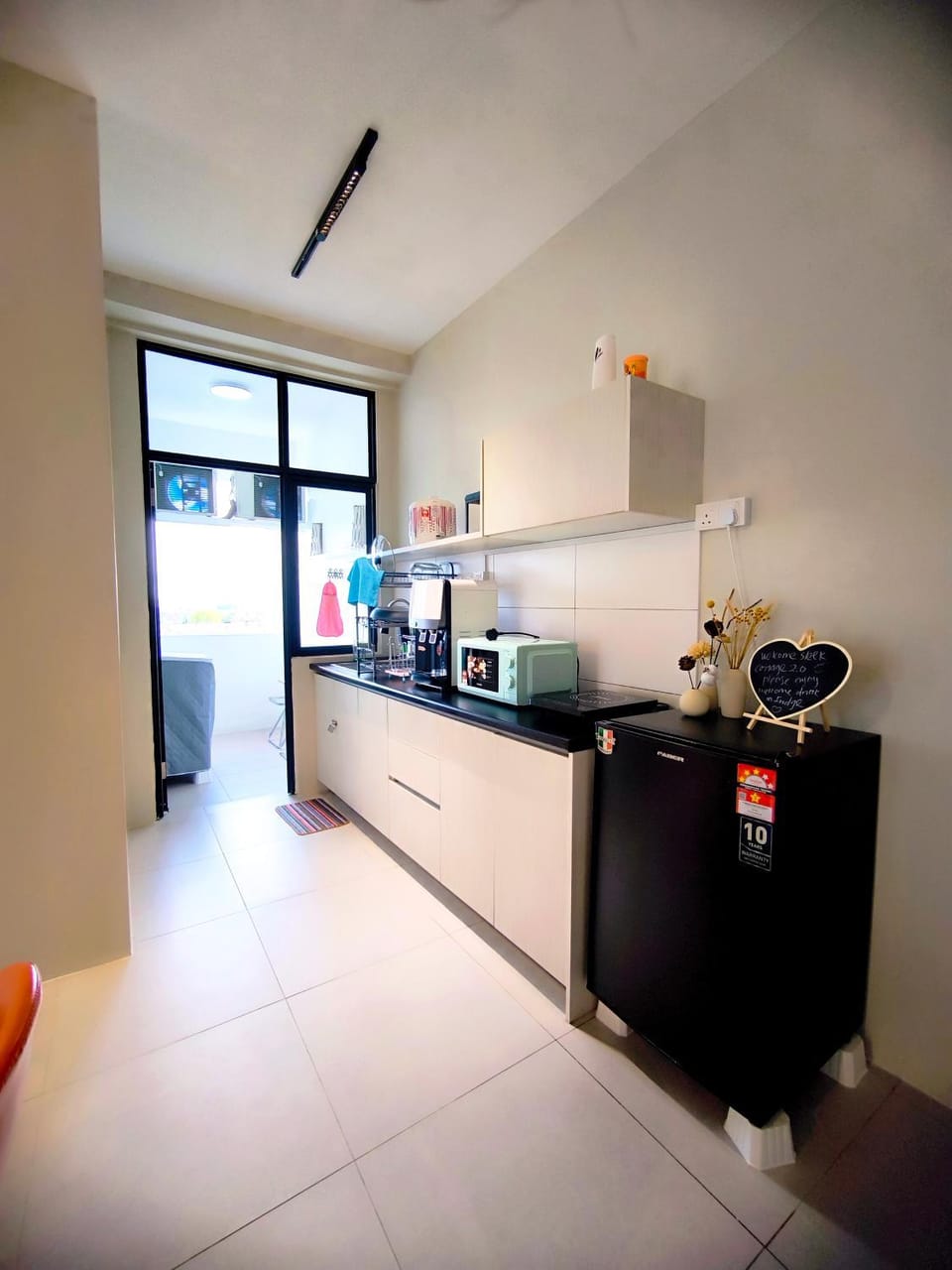 Kitchen or kitchenette, microwave, stove
