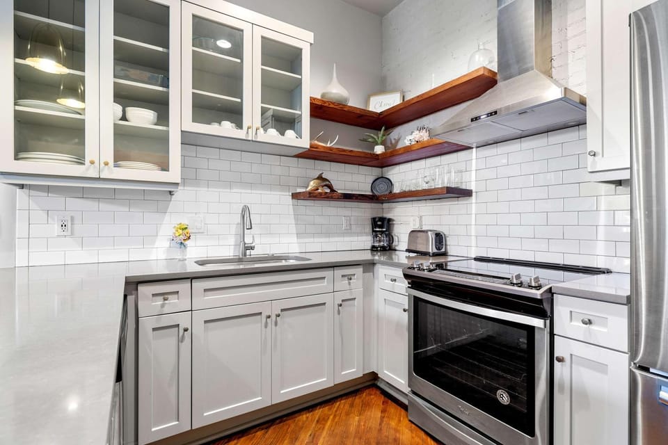 Perfect Location - King Street Condo House in Charleston