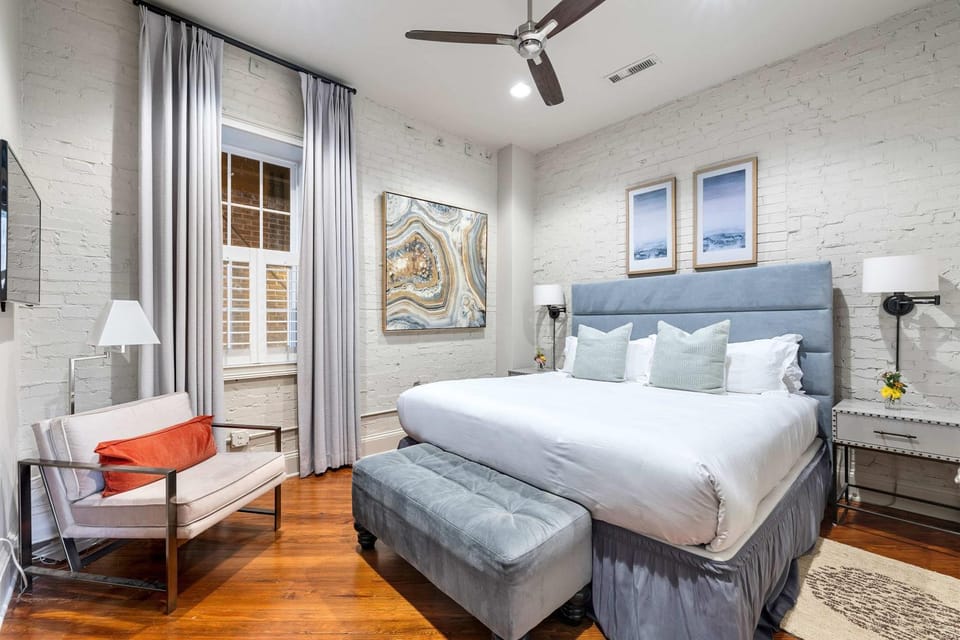 Perfect Location - King Street Condo House in Charleston