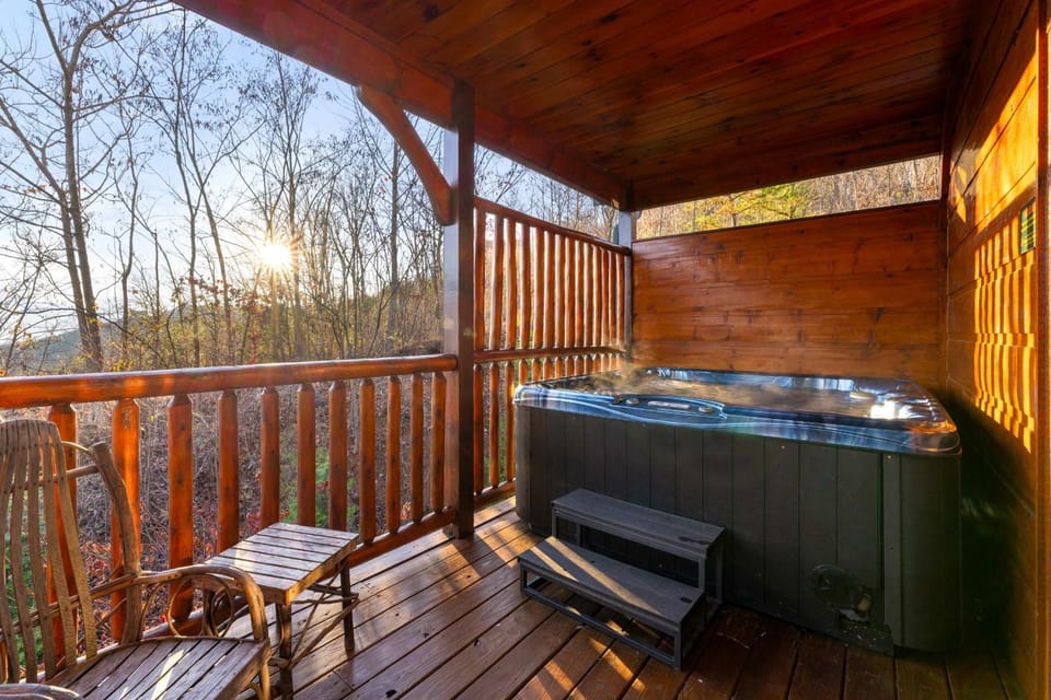 Epic 9BR Mansion Sleeps 26 HotTub & Game Room House in Gatlinburg