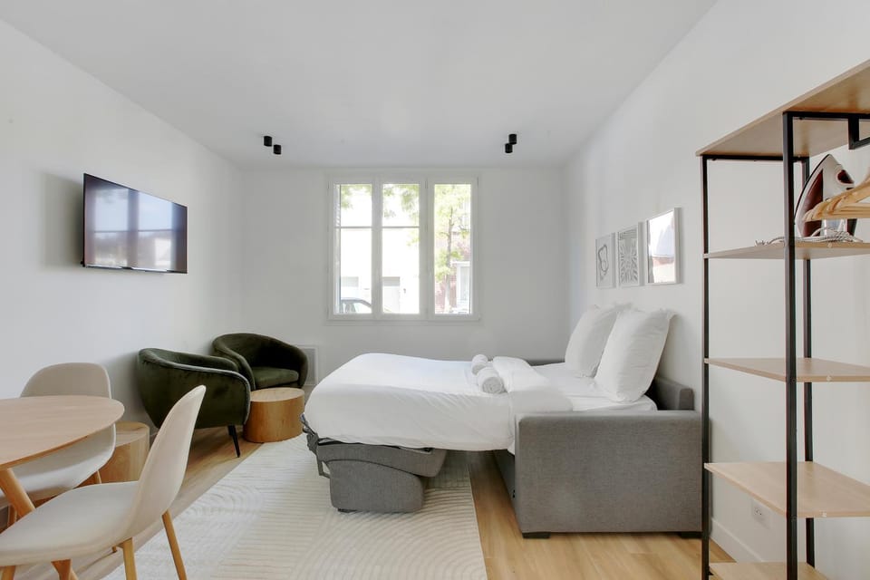 Bed, TV and multimedia
