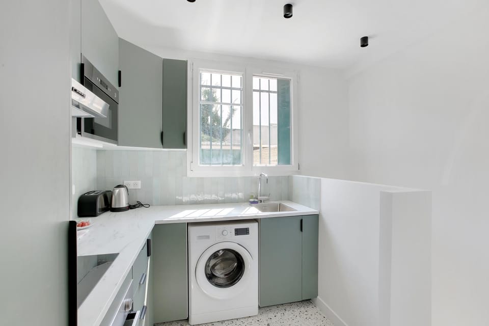 Kitchen or kitchenette, washing machine