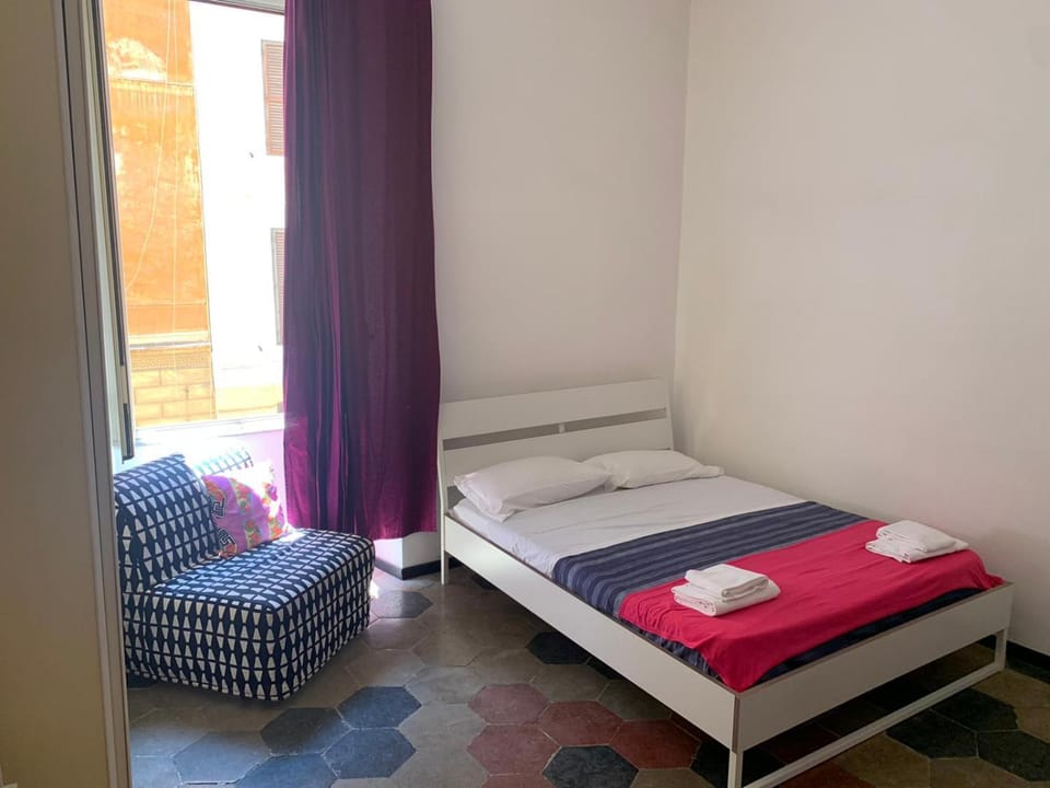 Bed, Other, Decorative detail