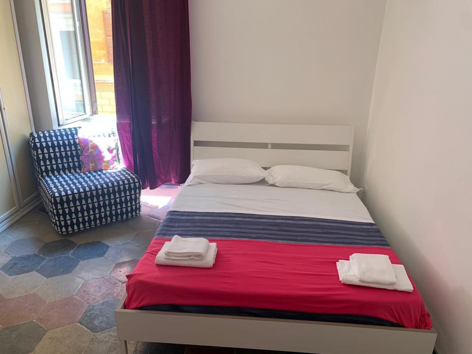Bed, Other, Photo of the whole room, Decorative detail